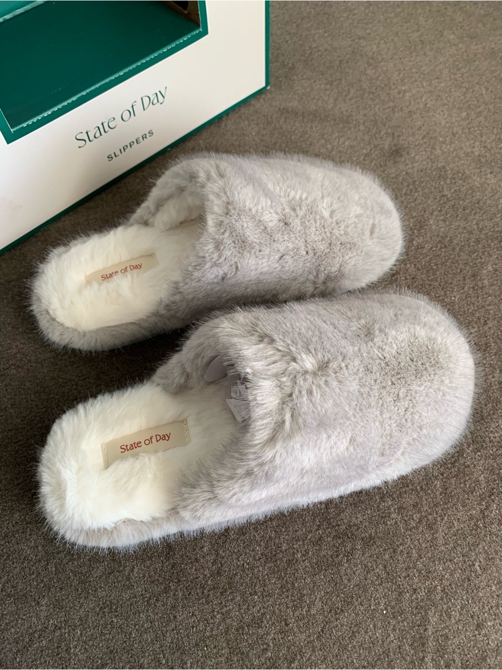 State of the Day Women’s Light Gray Faux Fur Slippers Mule Small 5-6